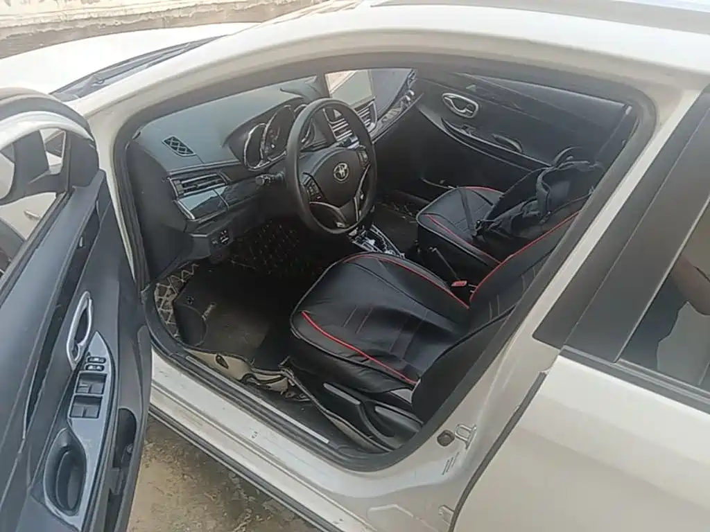 Toyota Yaris L 2021 — фото 16