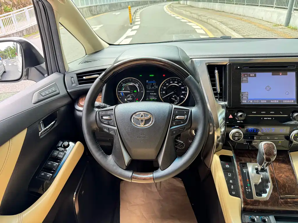 Toyota Alphard 2020 — фото 16