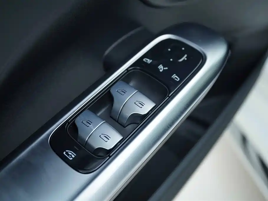 Mercedes-Benz C-Class New Energy 2024 — фото 10