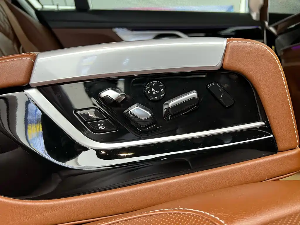 BMW 7 Series 2019 — фото 28