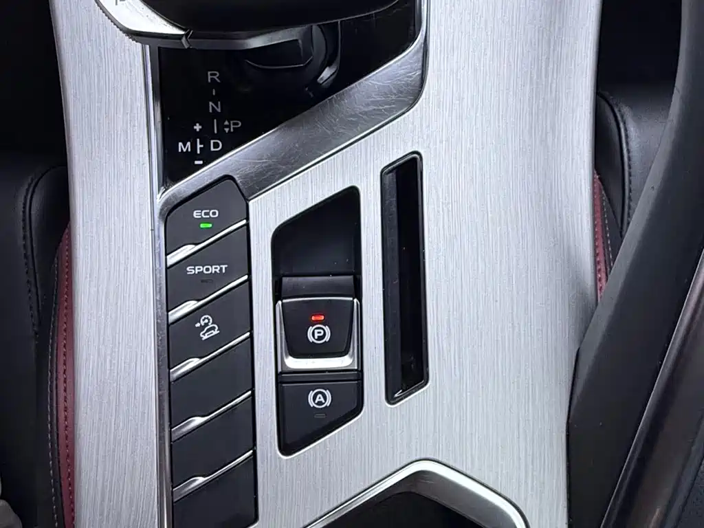 Geely Binyue 2022 — фото 10