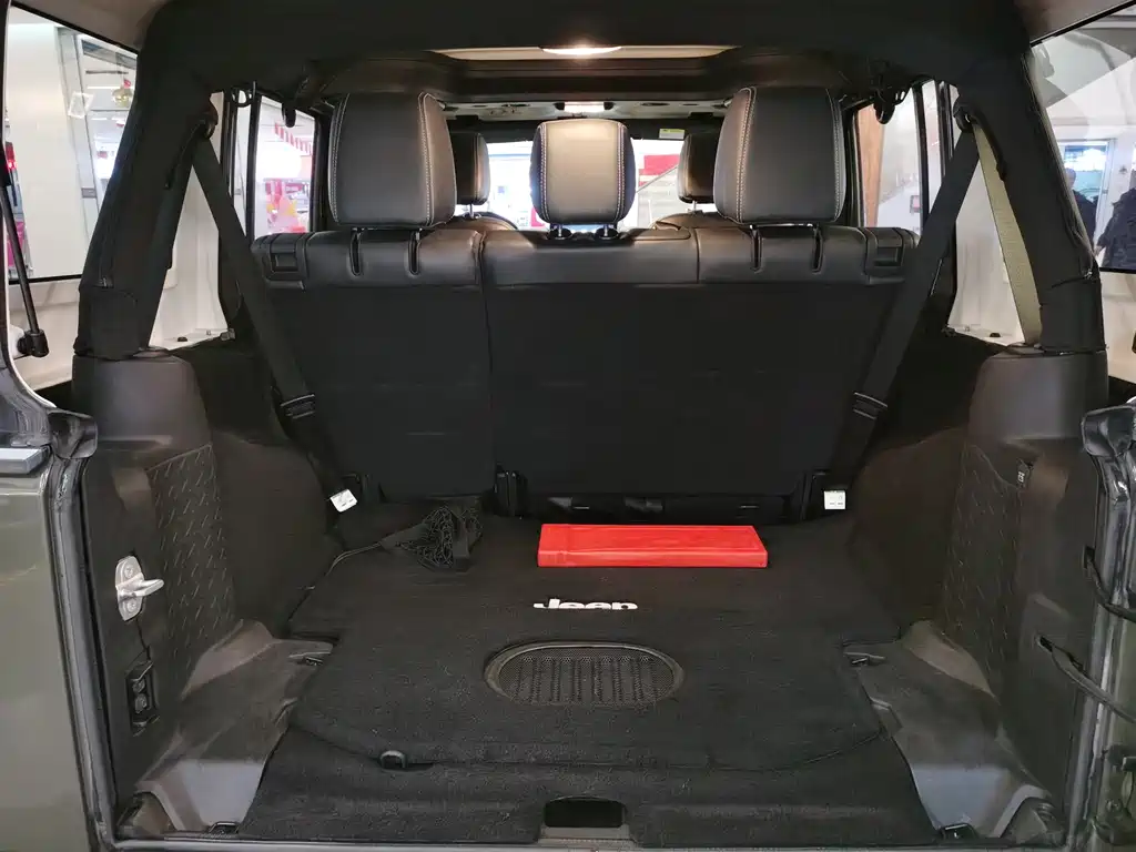 Jeep Wrangler 2015 — фото 13