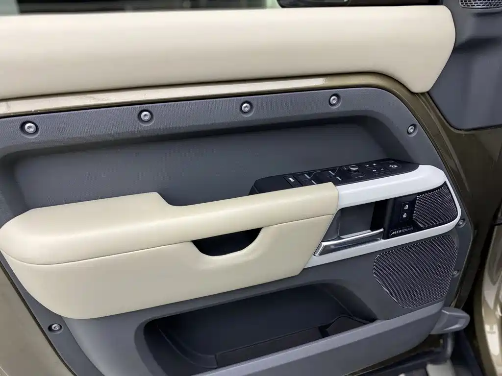 Land Rover Defender 2020 — фото 20