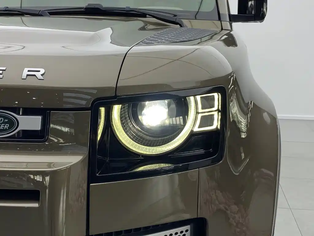 Land Rover Defender 2020 — фото 31