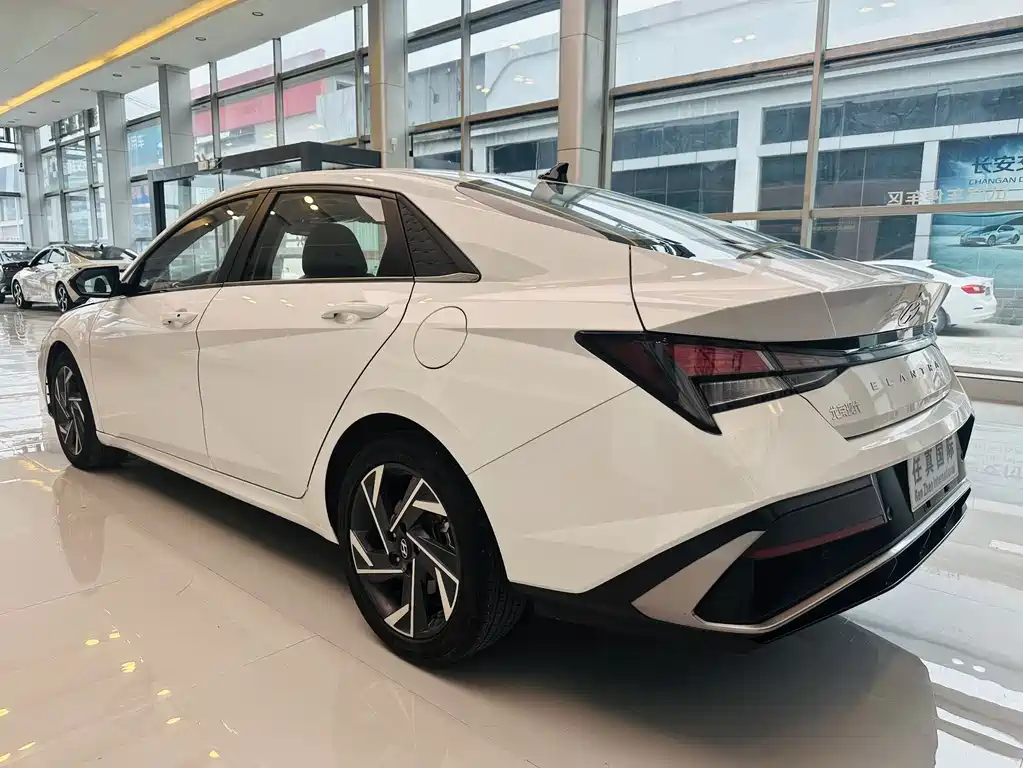 Hyundai Elantra 2023