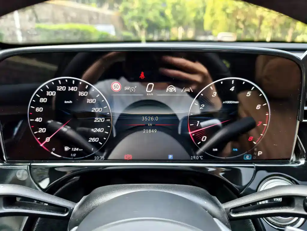 Mercedes-Benz E-Class 2025 — фото 15