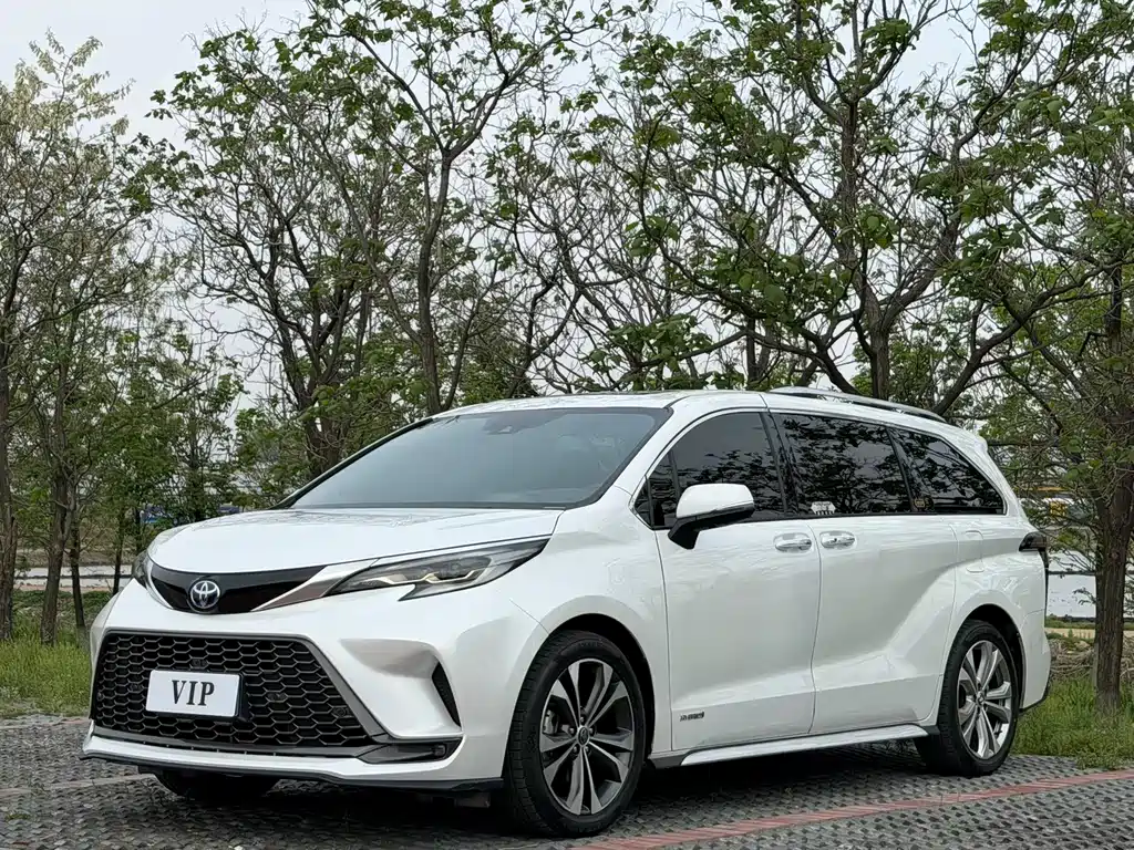 Toyota Granvia 2023