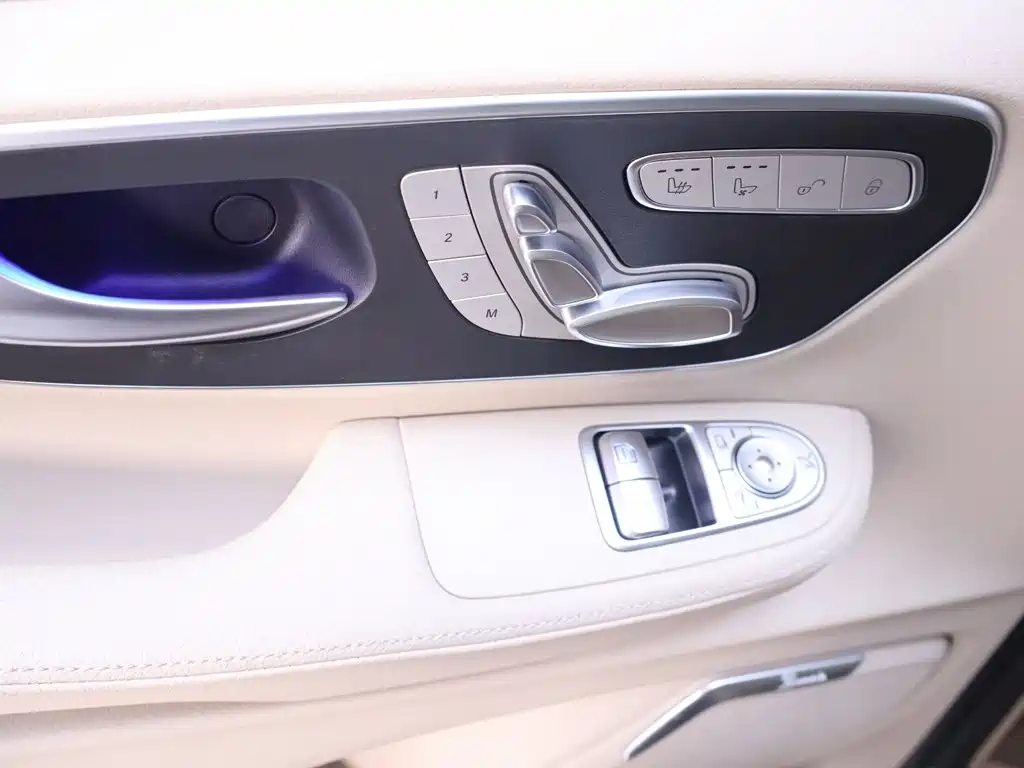 Mercedes-Benz V-Class 2025 — фото 17