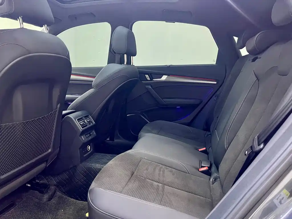 Audi Q5L Sportback 2025 — фото 16