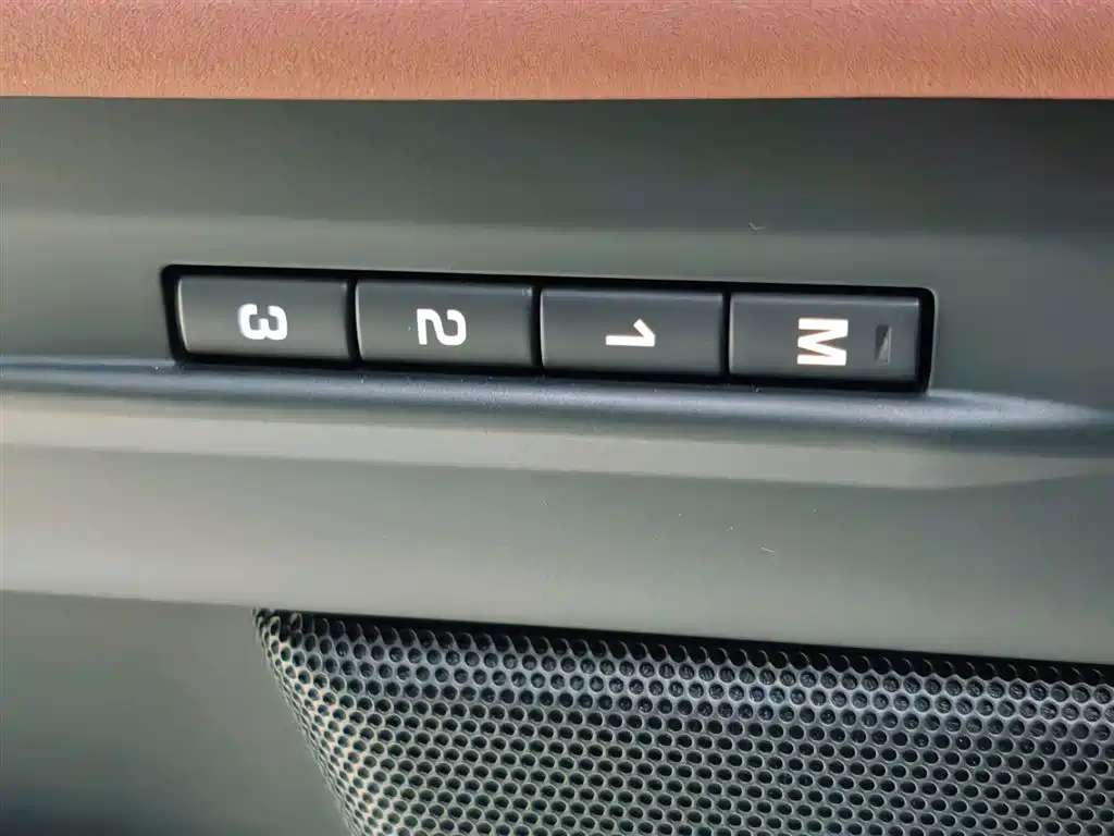 Land Rover Evoque 2024 — фото 20