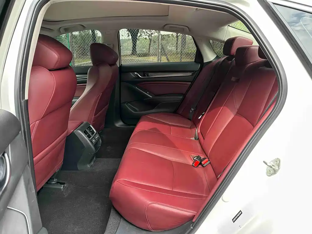 Honda Accord 2022 — фото 10