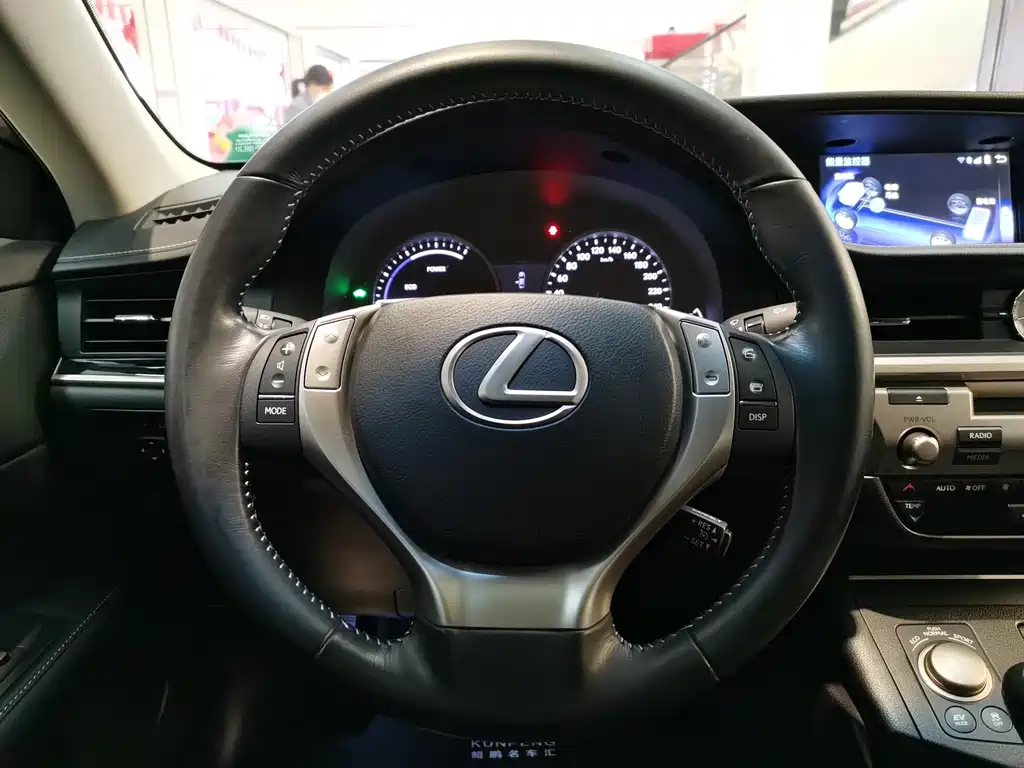Lexus ES 2015 — фото 6