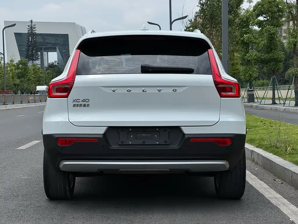 Volvo XC40 2020 — фото 17