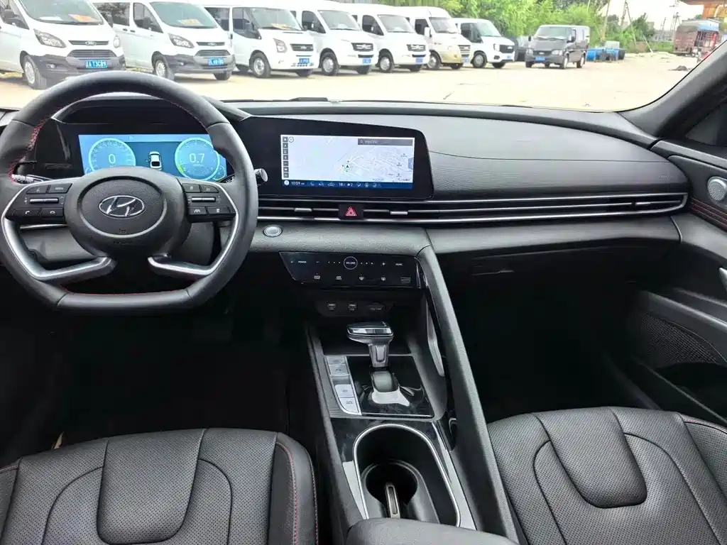 Hyundai Elantra 2022