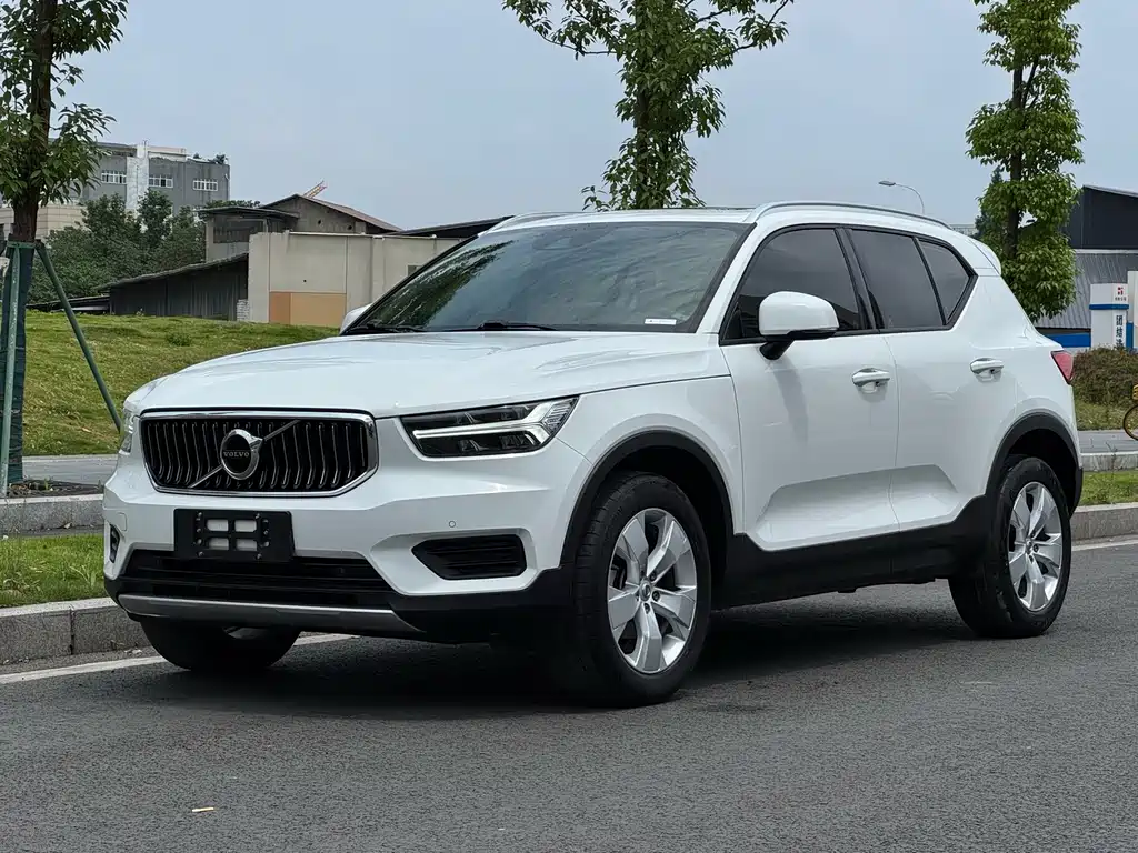 Volvo XC40 2020 — фото 1