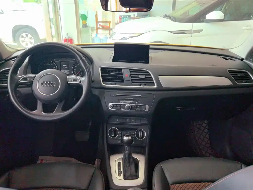 Audi Q3 2017 — фото 13