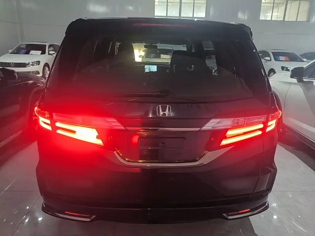 Honda Odyssey 2020 — фото 6