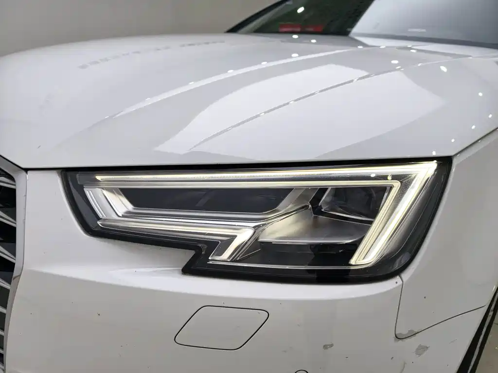 Audi A4L 2019 — фото 13