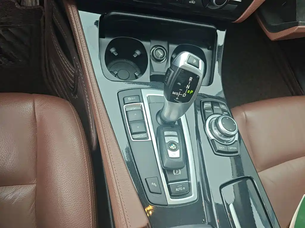 BMW 5 Series 2015 — фото 21