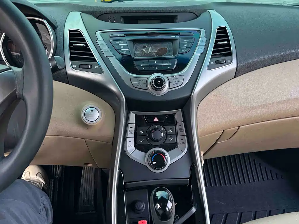 Hyundai Elantra Langdong 2013