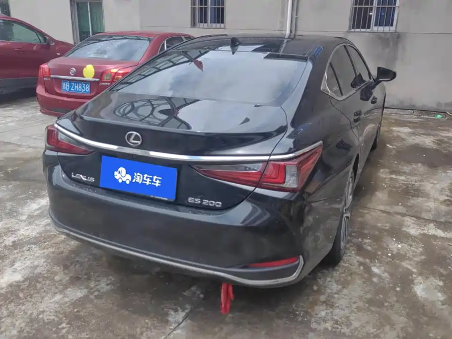 Lexus ES 2023