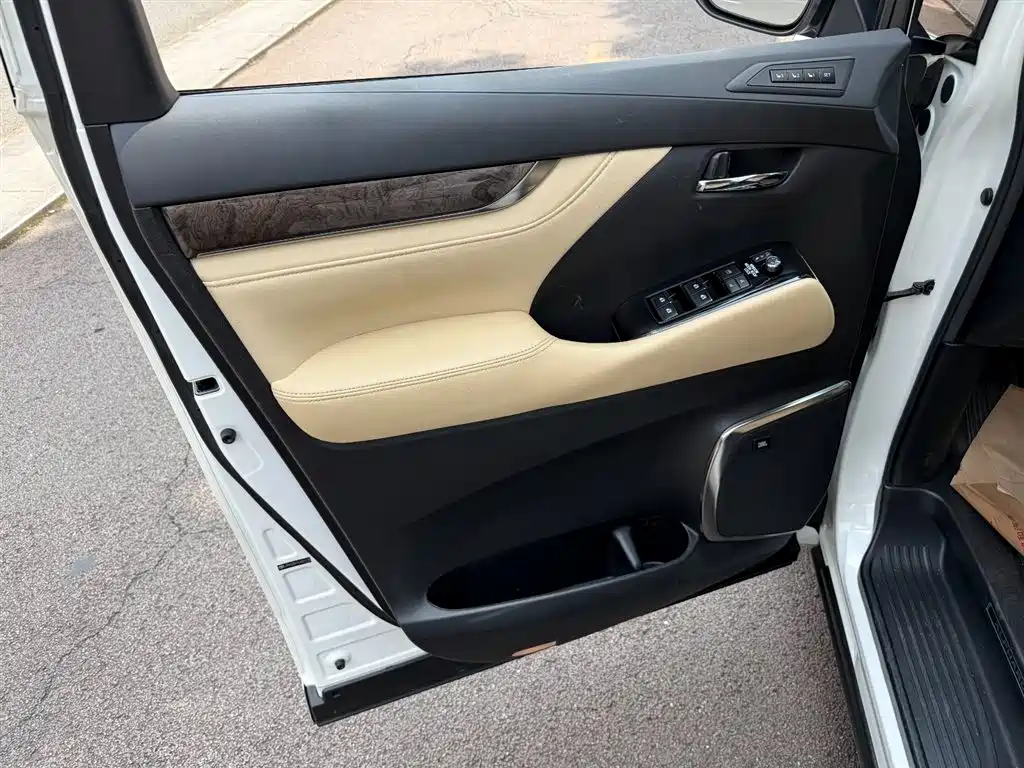Toyota Alphard 2020 — фото 6