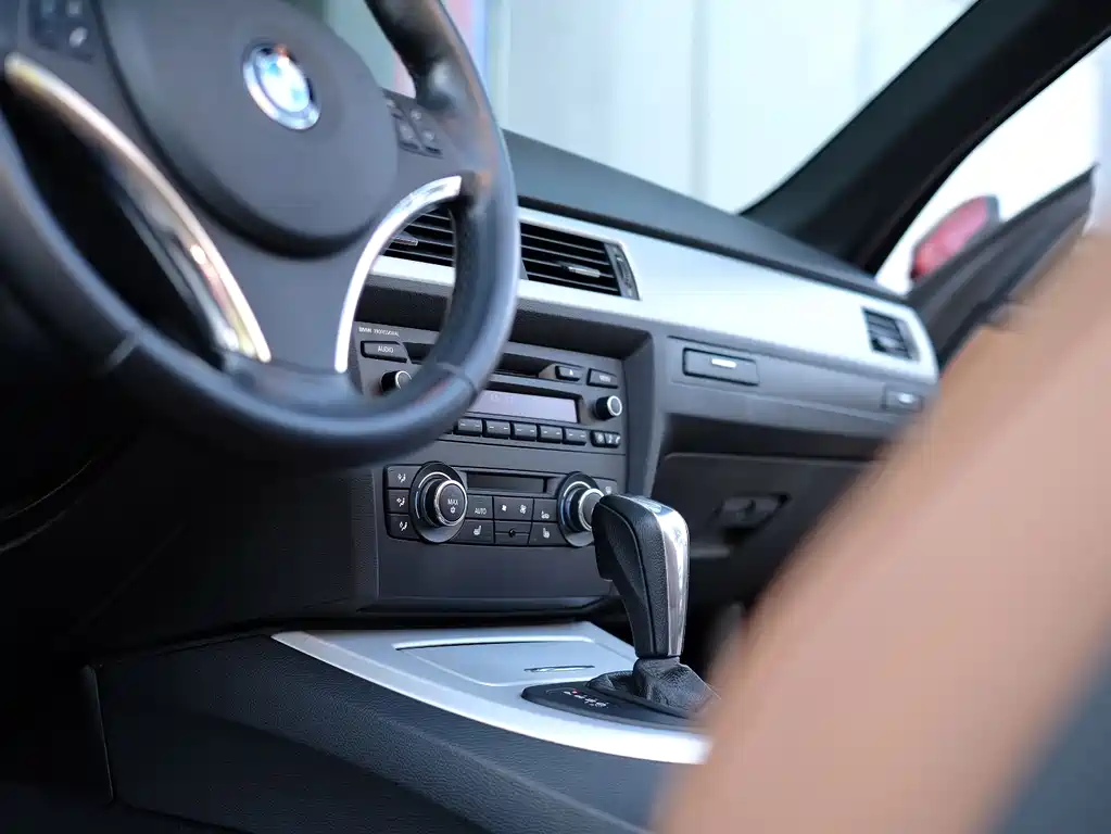 BMW 3 Series 2011 — фото 27