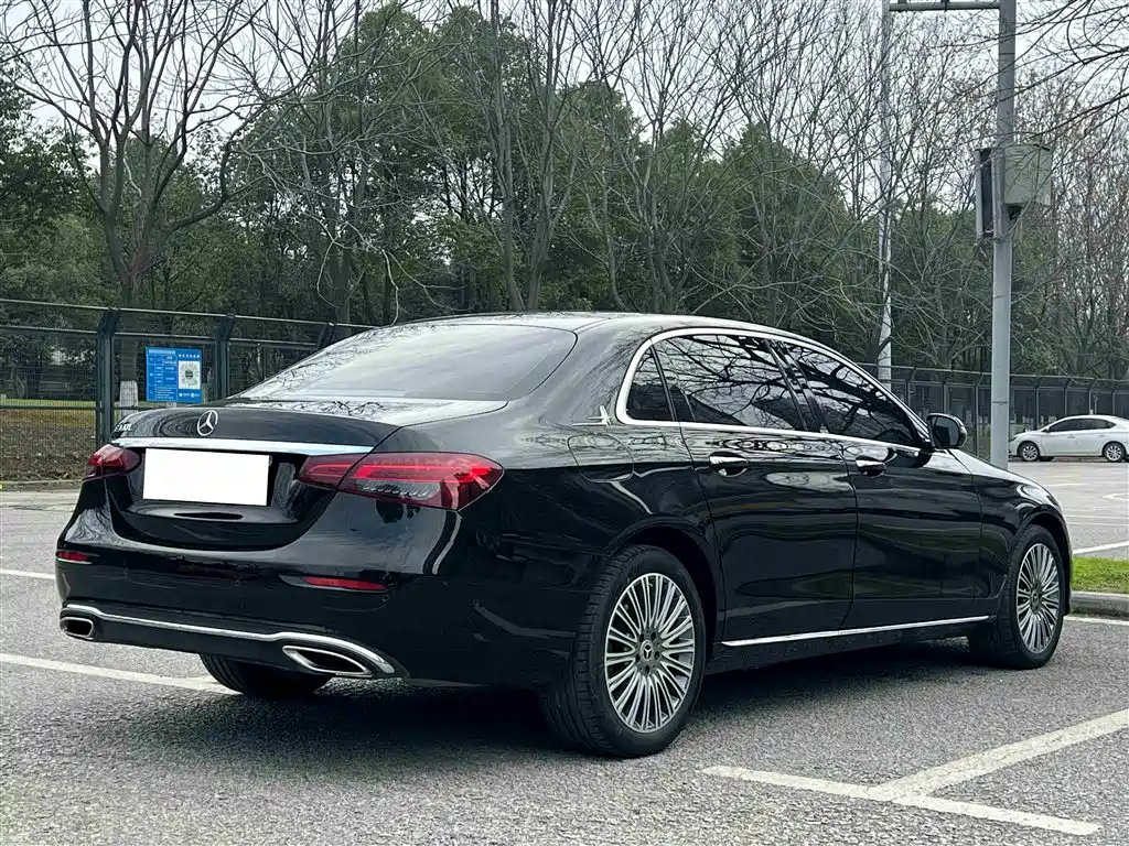 Mercedes-Benz E-Class 2022 — фото 12