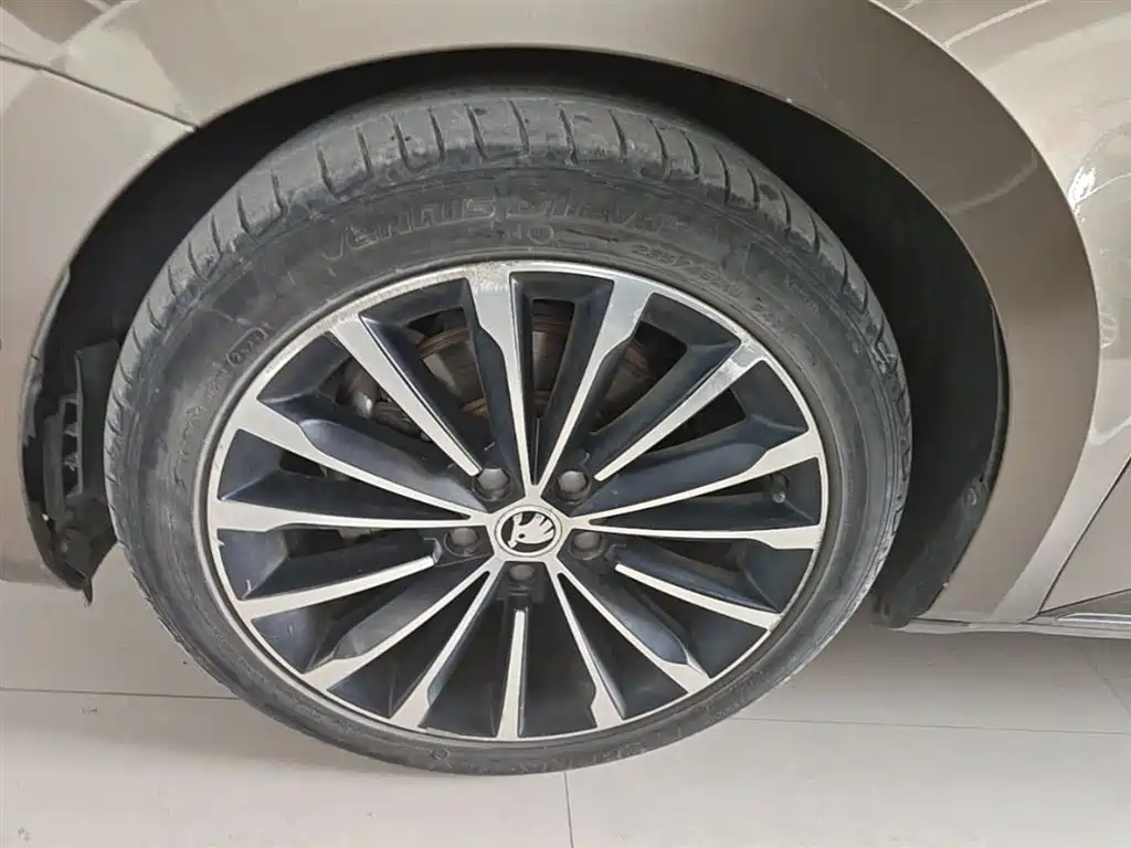 Skoda Superb 2015 — фото 23