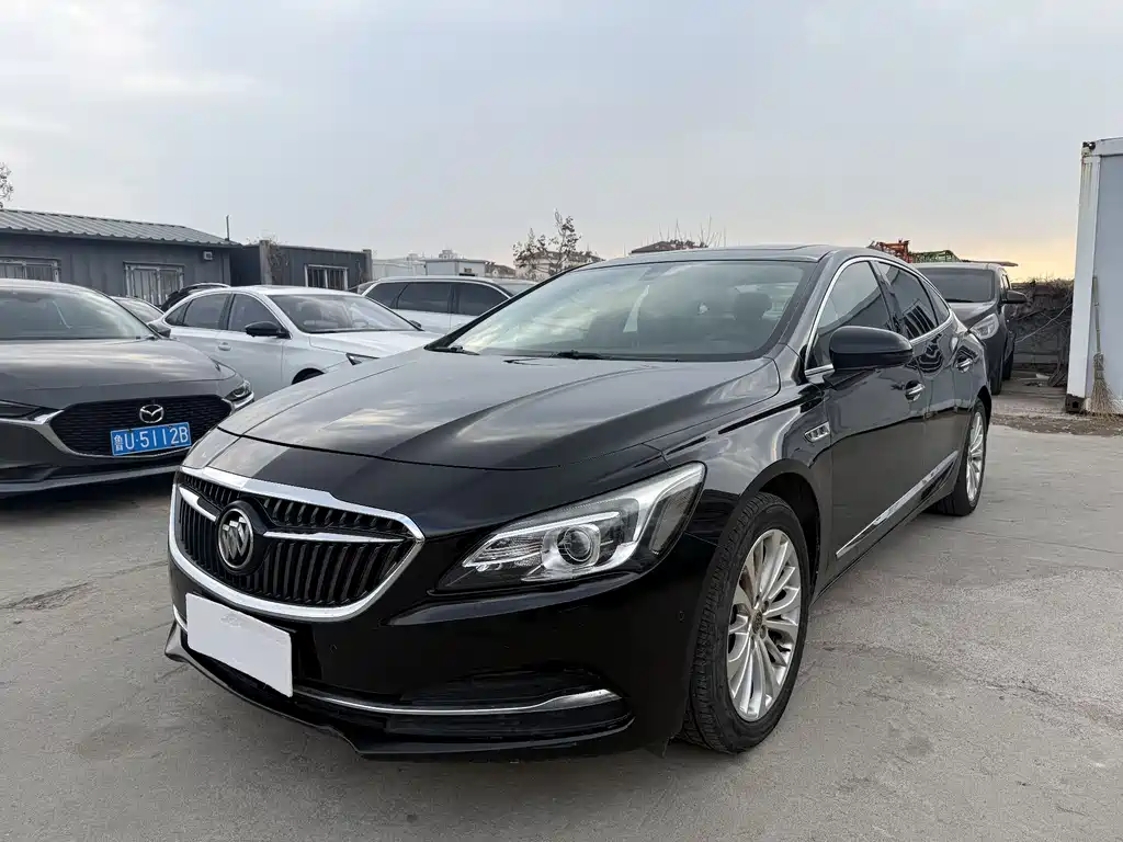 Buick LaCrosse 2017 — фото 1