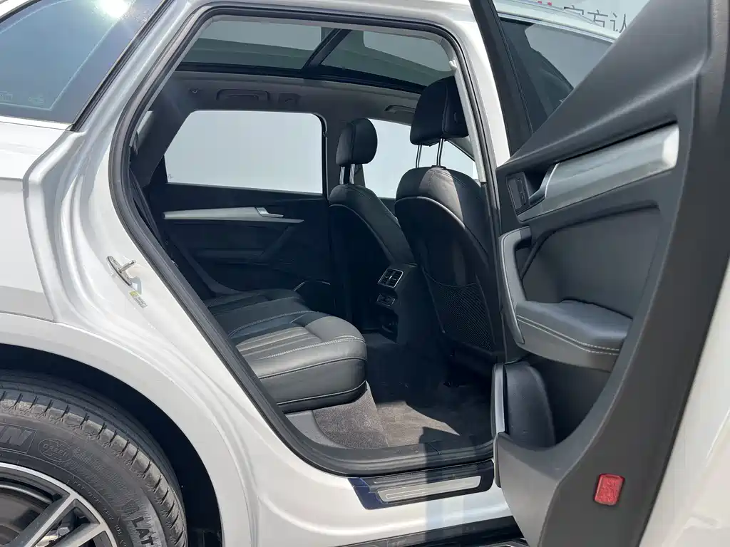 Audi Q5L 2020 — фото 10