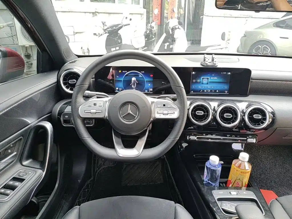 Mercedes-Benz A-Class 2019 — фото 11
