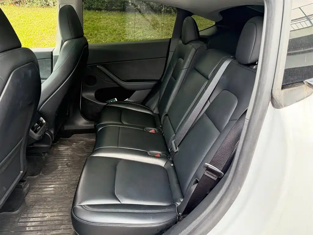 Tesla Model Y 2023 — фото 10