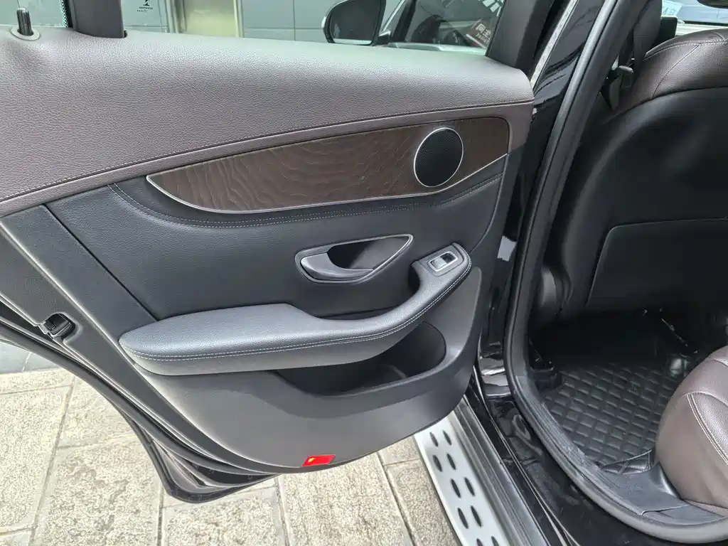 Mercedes-Benz GLC 2018 — фото 18