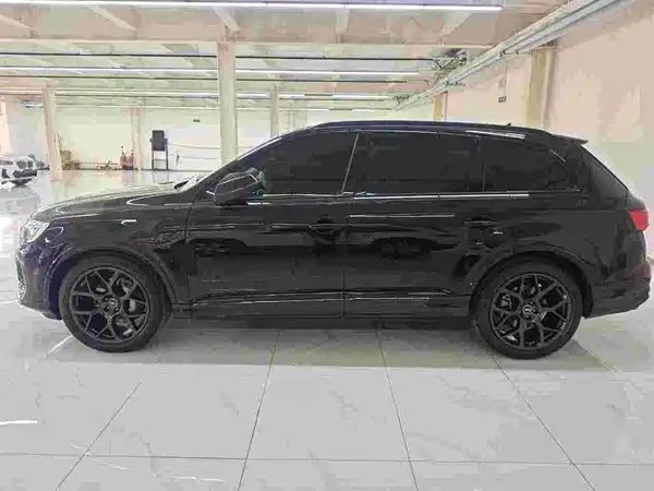 Audi Q7 2024