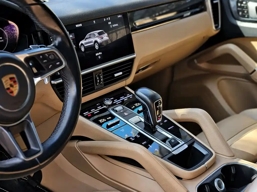 Porsche Cayenne 2018 — фото 12