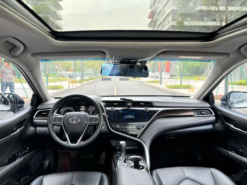 Toyota Camry 2021 — фото 12