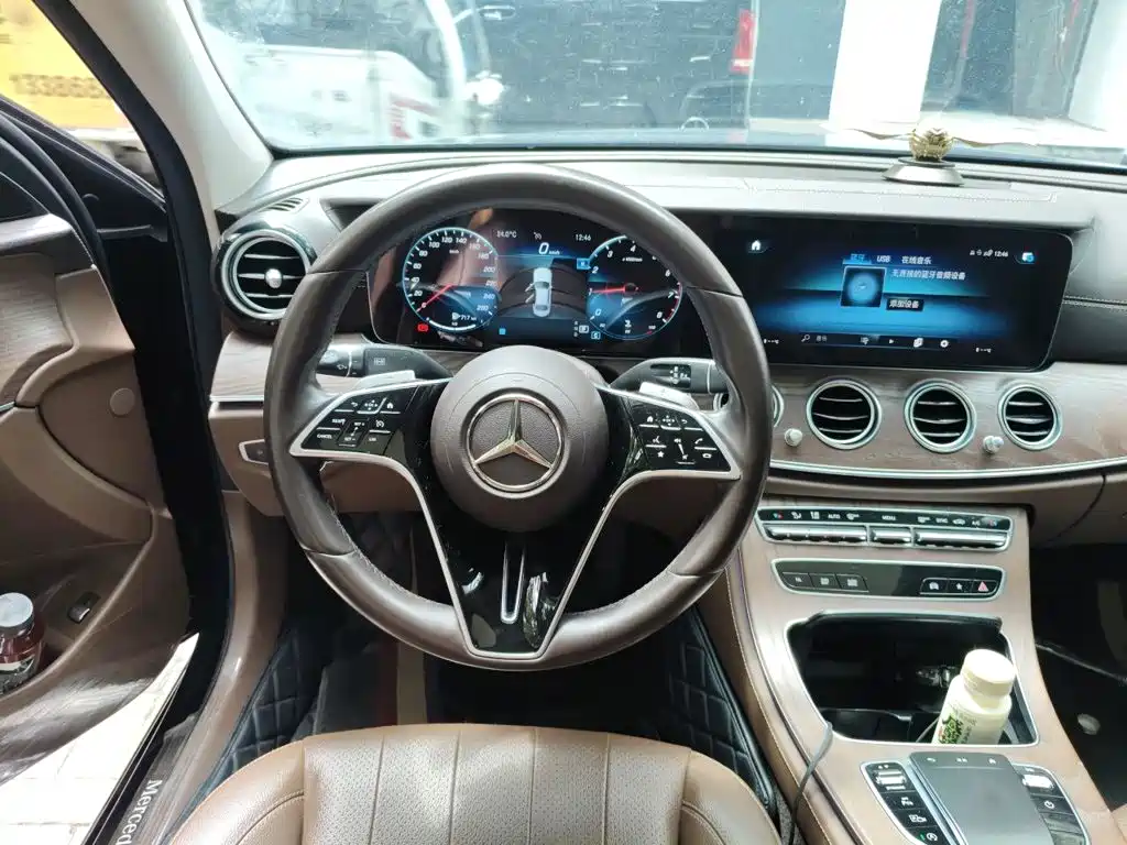 Mercedes-Benz E-Class 2022 — фото 11