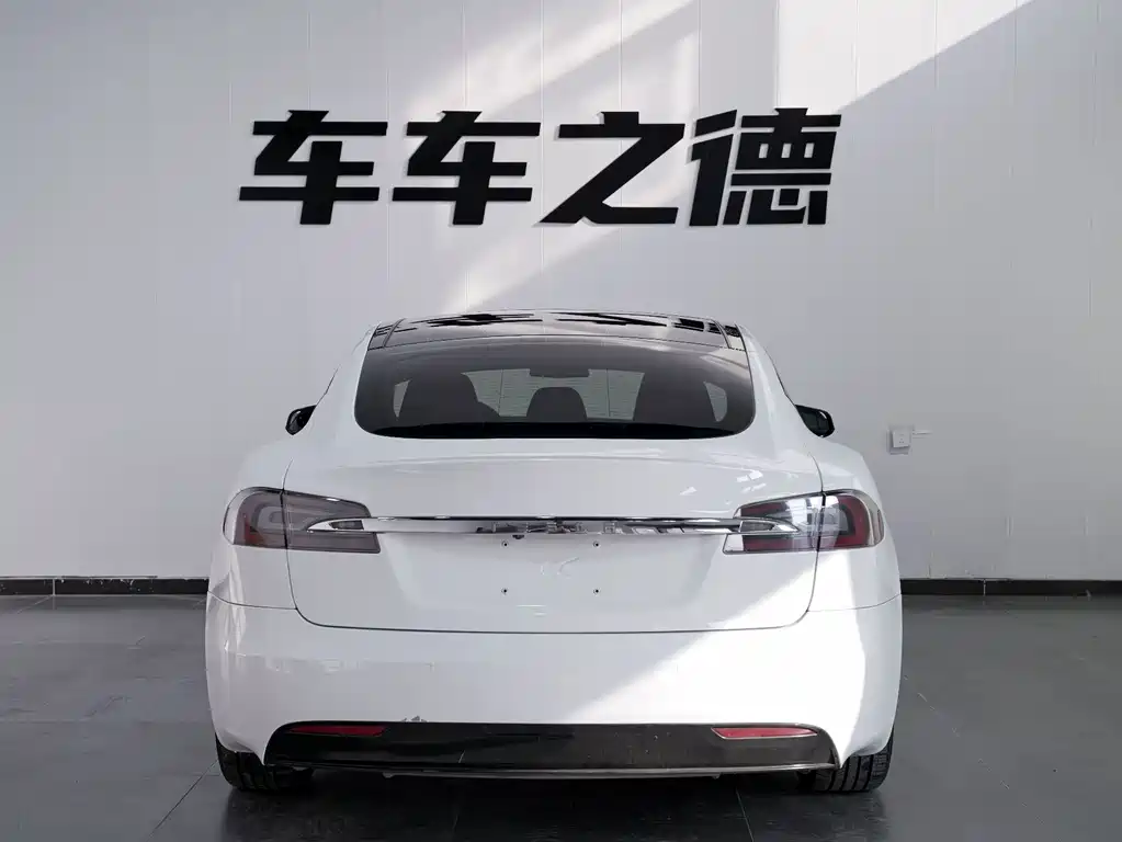 Tesla Model S 2016 — фото 17