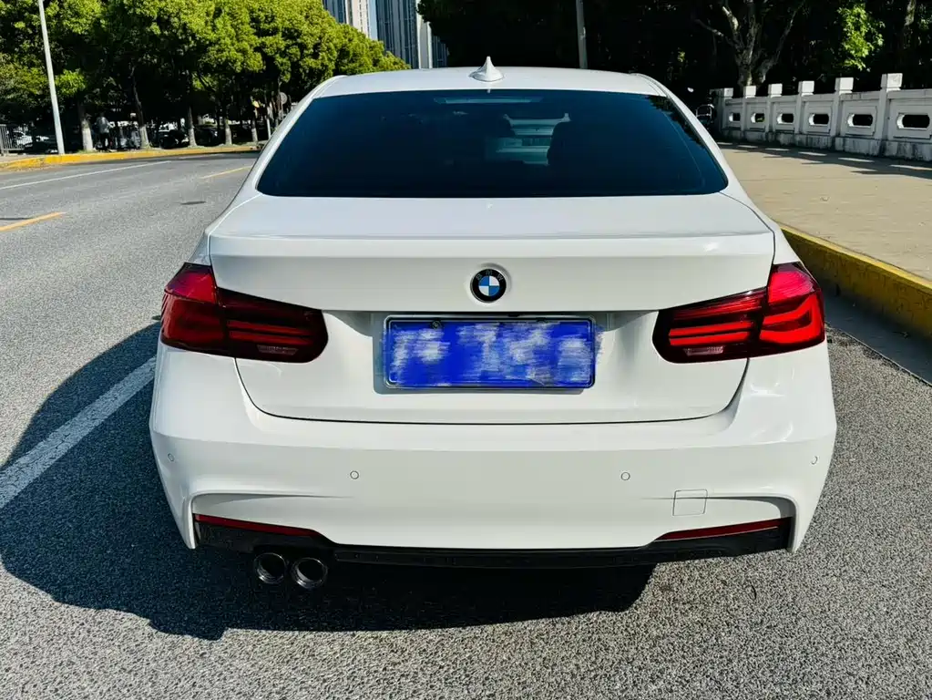 BMW 3 Series 2019 — фото 11