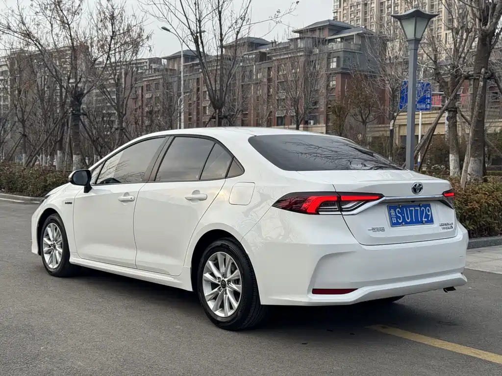 Toyota Corolla 2023 — фото 16