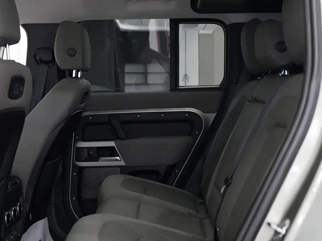 Land Rover Defender 2021 — фото 13