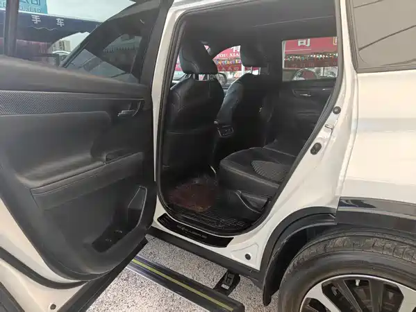 Toyota Crown Kluger 2023