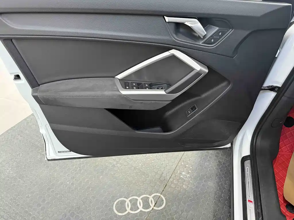Audi Q3 2023 — фото 11