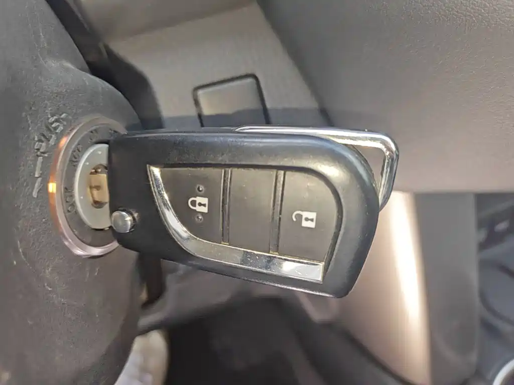 Toyota RAV4 2015 — фото 9
