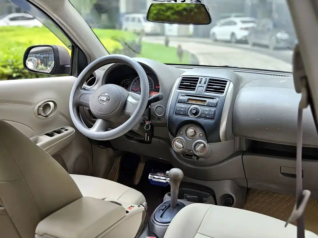 Nissan Sunny 2012 — фото 5