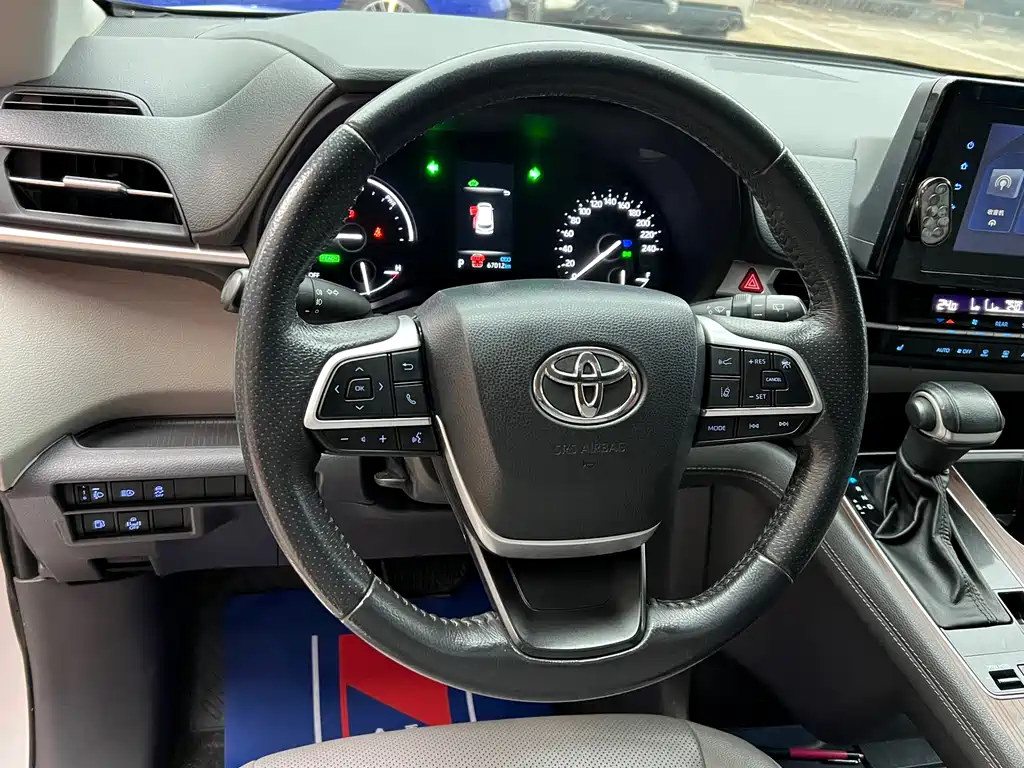 Toyota Sienna 2023 — фото 20