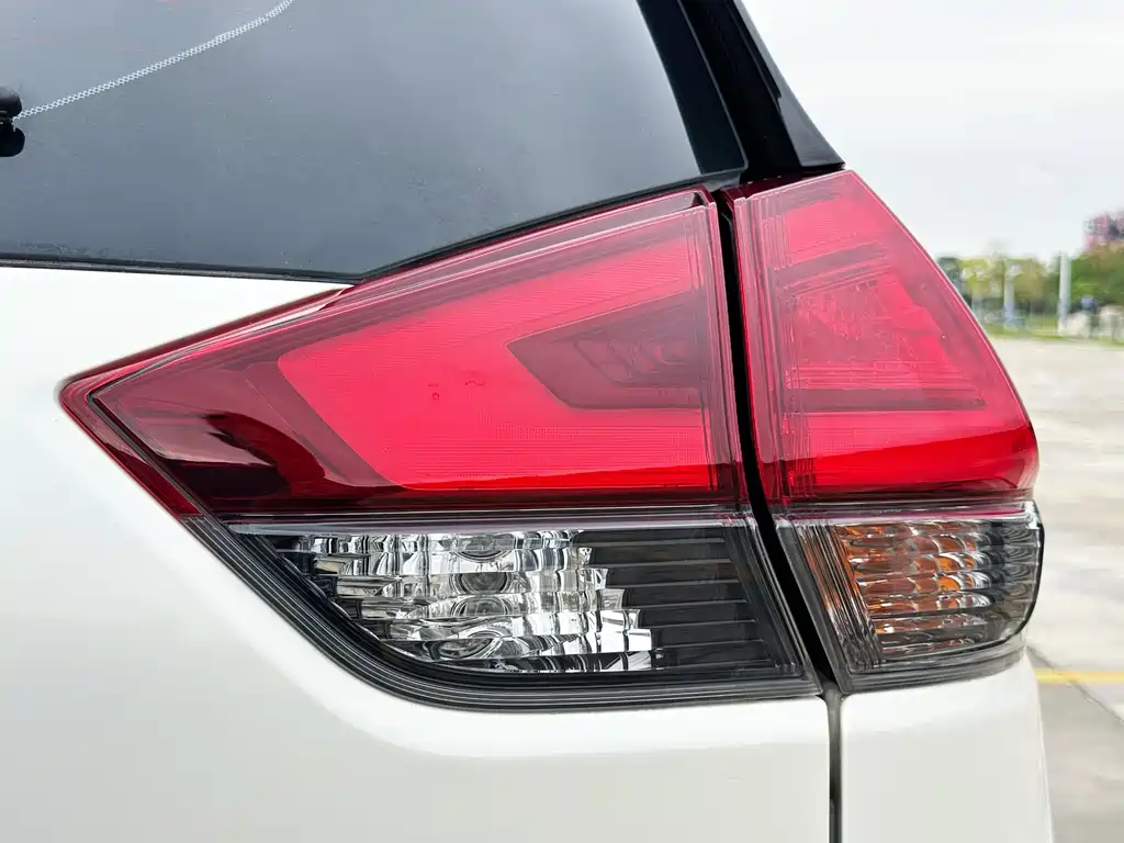 Nissan X-Trail 2018 — фото 12