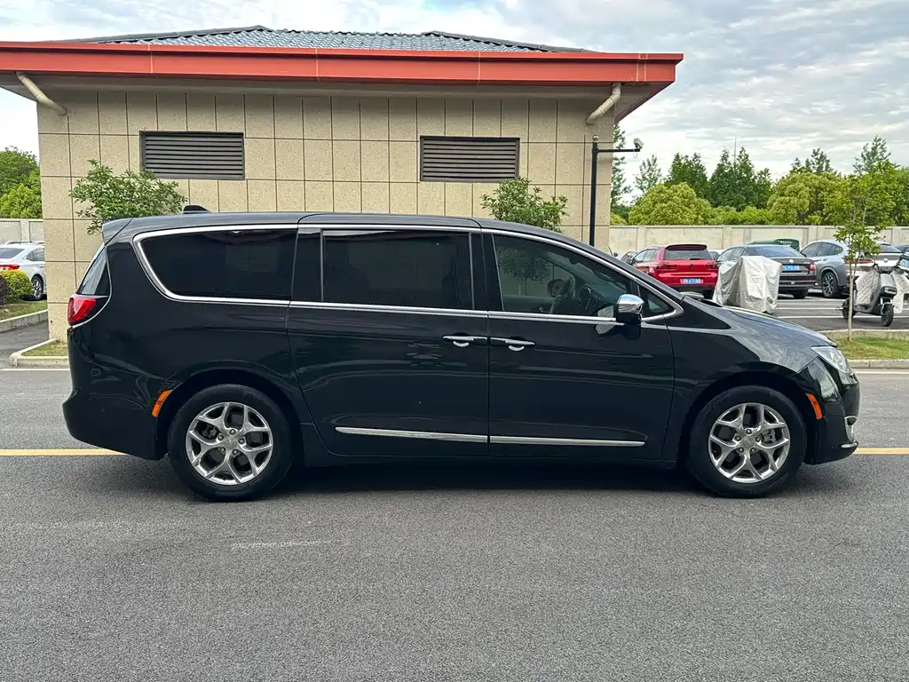 Chrysler Grand Voyager 2017 — фото 5