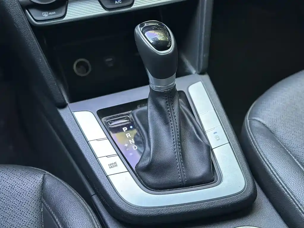 Hyundai Elantra 2020 — фото 12